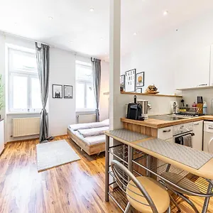  Apartment Cozy + Trendy By Jr