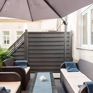 Appartement Luxurious And Spacious 5 Min Walk To City Center, 1-2, Wenen
