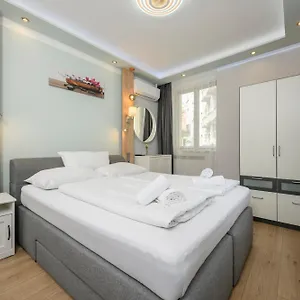 Elegance Palais Palffy Ξενοδοχείο με διαμερίσματα
