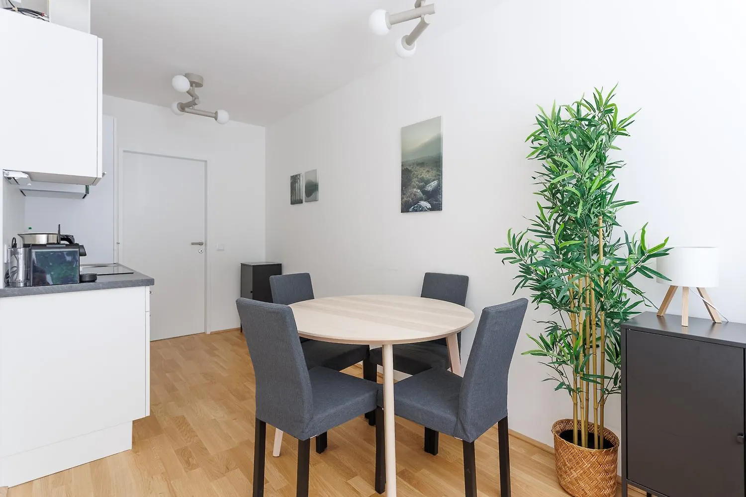 Central Modern Studio Apartment Βιέννη